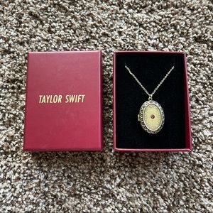 NEW Taylor Swift “We’ll Run” Locket